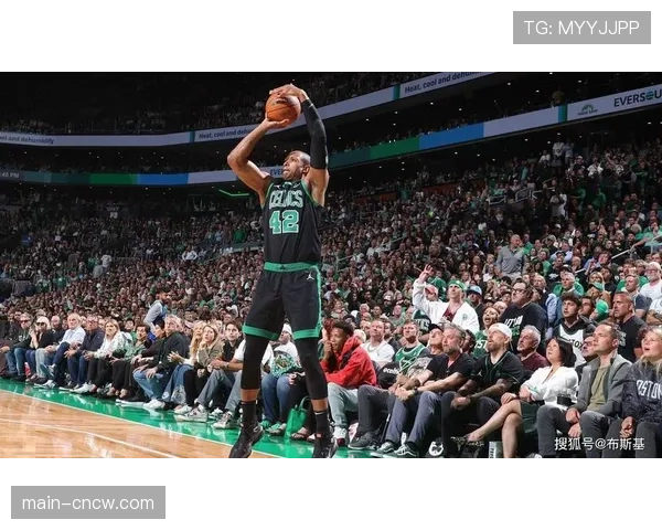 勇士逆转快船保留季后赛希望，霍福德老将价值凸显